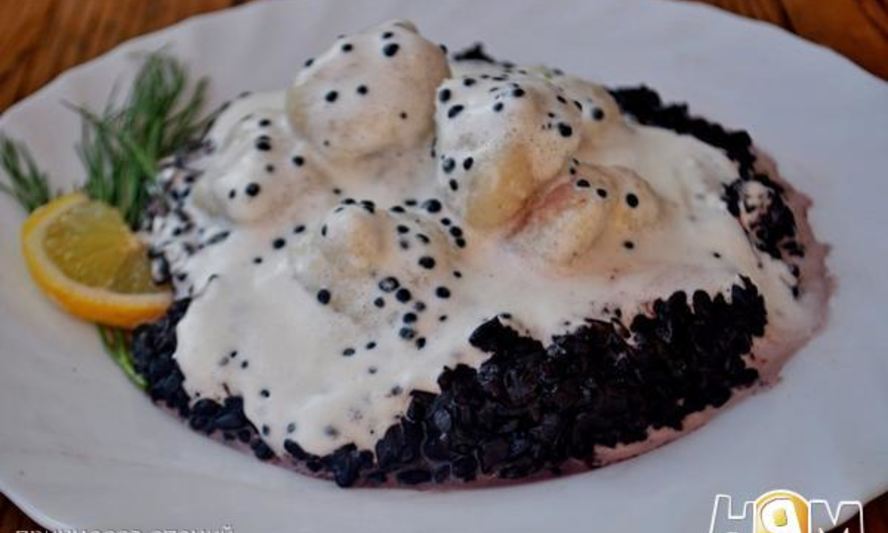 Рецепт рыбных клецек с ченым рисом и икорным соусом