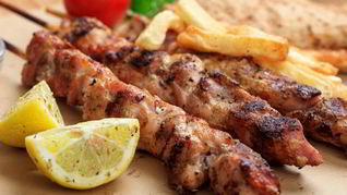 Куриный шашлык в медово-лимонном маринаде