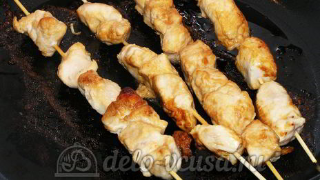 куриные шашлычки на шпажках