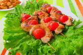 Куриные шашлычки с черри