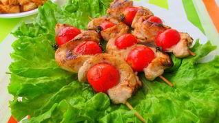 Куриные шашлычки с черри