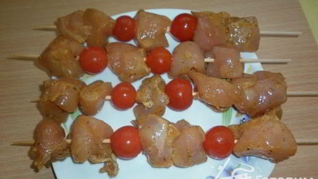 куриные шашлычки в слоеном тесте