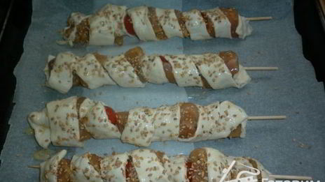 куриные шашлычки в слоеном тесте