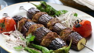 Мясной шашлык с баклажанами