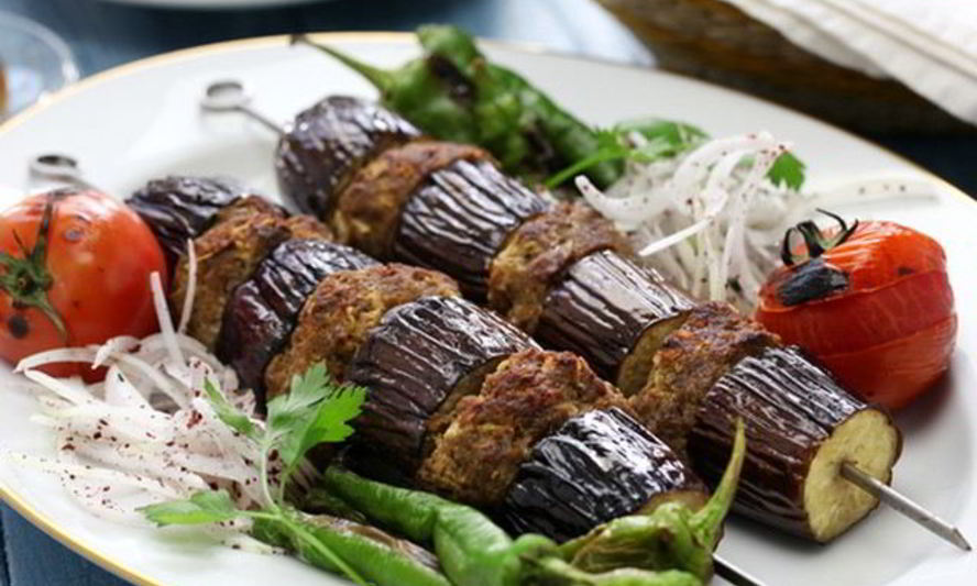 Рецепт мясного шашлыка с баклажанами