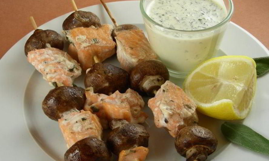 Рецепт шашлычков из лосося и грибов