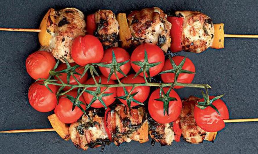 Рецепт шашлычков из цесарки с помидорами черри и сладким перцем