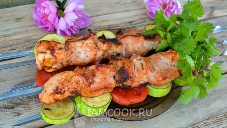 шашлык ассорти из свинины, курицы и овощей