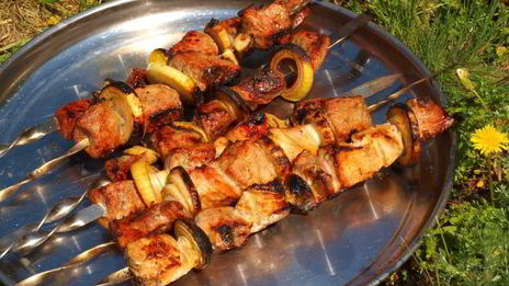 шашлык из говядины с горчицей и гранатовым соусом