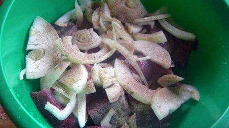 шашлык из говядины в беконе