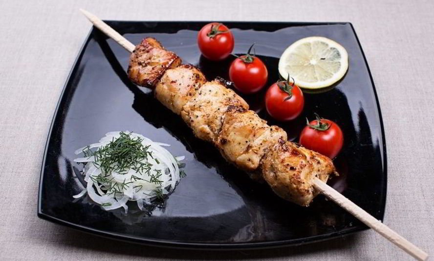 Рецепт шашлыка из курицы в чесночно-луковом маринаде