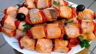 Шашлык из лосося с перцем чили