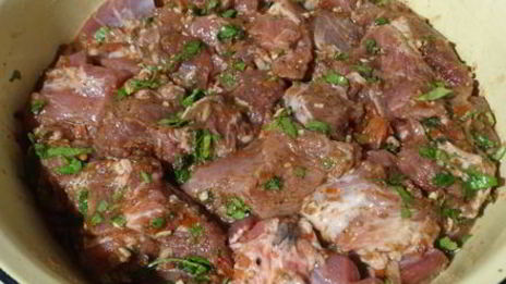 шашлык из мяса на сковороде