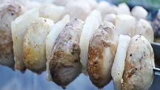 Шашлык из шампиньонов с салом