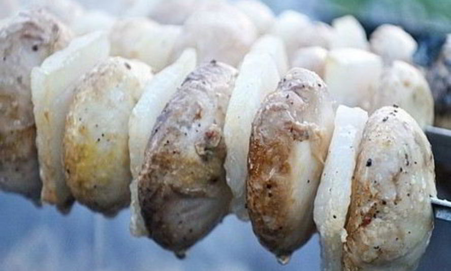 Рецепт шашлыка из шампиньонов с салом