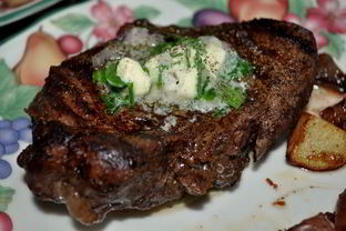 Стейк на сковороде