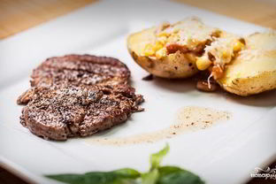 Стейк рибай на сковороде