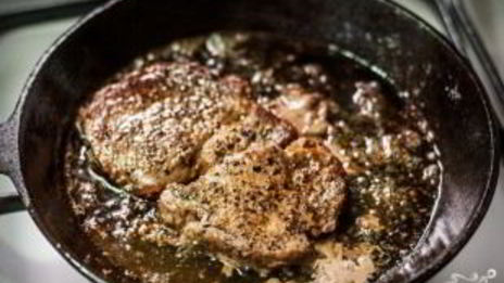 стейк рибай на сковороде