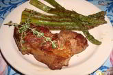 Стейк со спаржей