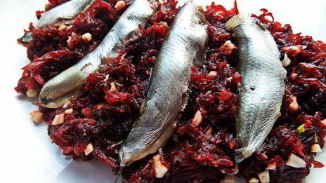 свекольный гарнир с килечкой