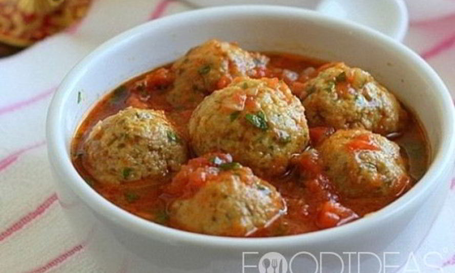 Рецепт куриных тефтелей в томатном соусе