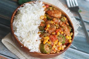 Тушеная бамия с курицей