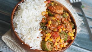 Тушеная бамия с курицей