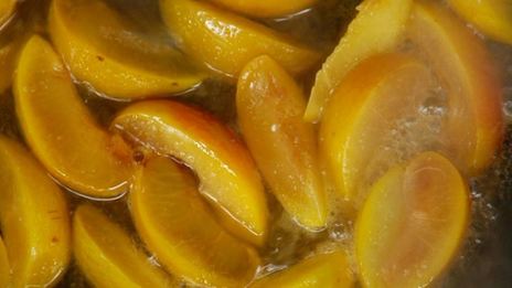 творожные клецки со сливами