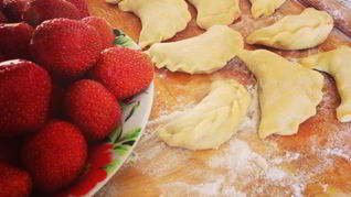 Вареники с клубникой