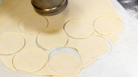 вареники с соленым творогом и зеленью