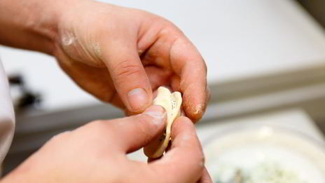 вареники с соленым творогом и зеленью