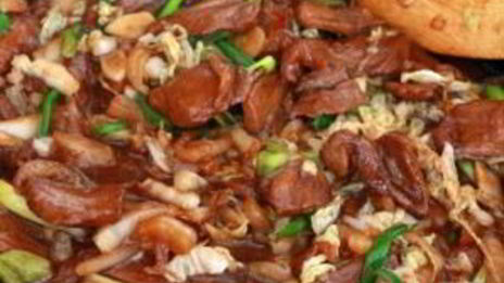 яичная лапша со свининой и овощами