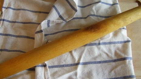 заварные клецки с клубникой и шоколадным соусом