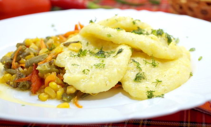 Рецепт кукурузной поленты с овощами