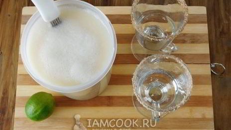 ананасовый безалкогольный коктейль