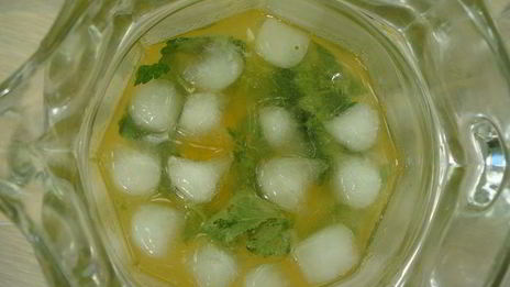 апельсиновый напиток с мелиссой