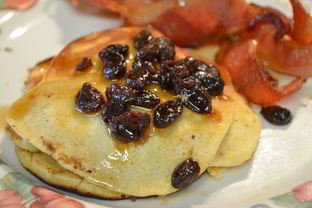 Блинчики с сиропом из изюма