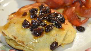 Блинчики с сиропом из изюма