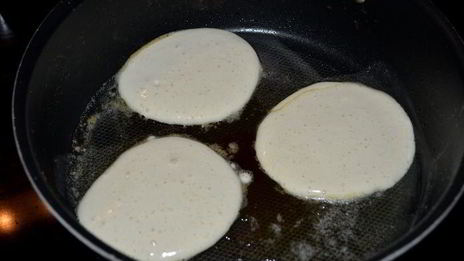 блинчики с сиропом из изюма