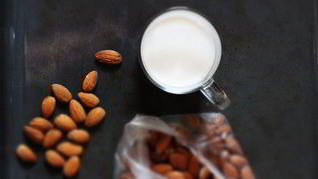Быстрое миндальное молоко