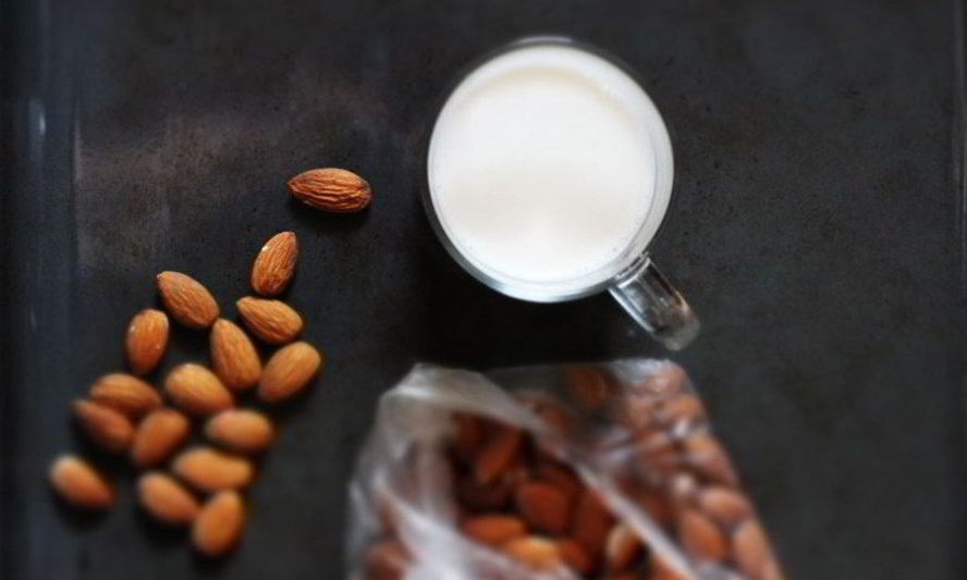 Рецепт быстрого миндального молока