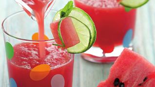 Коктейль из арбуза и лайма