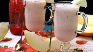 Дынно-клубничный коктейль