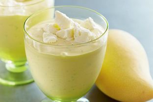 Коктейль с манго и мороженым