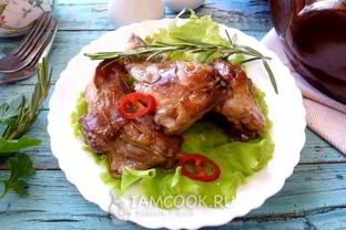 Кролик с вином и пряными травами в духовке