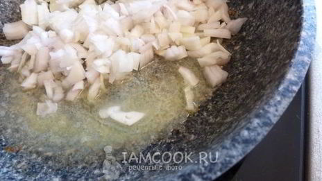 кролик с вином и пряными травами в духовке