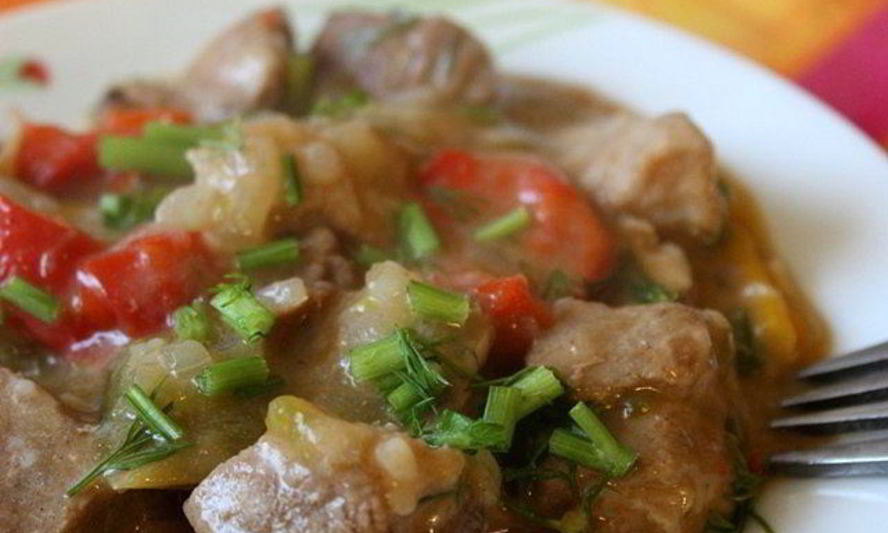 Рецепт свинины, тушеной с вином и перцем