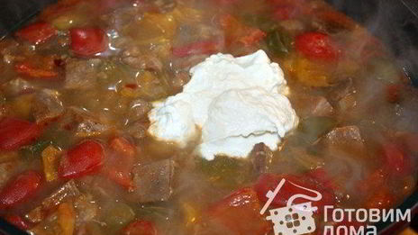 свинина, тушеная с вином и перцем