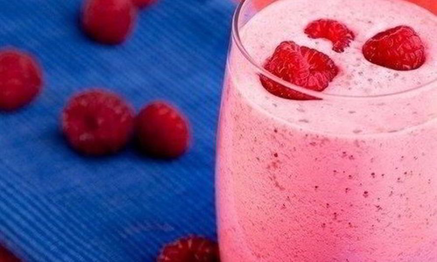 Рецепт освежающего молочного коктейля с малиной