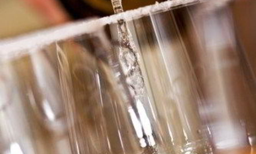 Рецепт персикового коктейля с шампанским